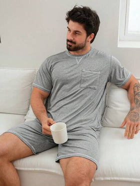 DAZY طقم ملابس منزلية للرجال مكون من بلوزة كم قصير بلون أحادي والشورت، مع تصميم مميز للياقة