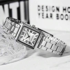 Casio ساعة كاسيو للنساء بتصميم مربع بعقارب الكوارتز LTP-V007D-7B، حالة معدنية رفيعة 7.5 مم، سوار من الفولاذ المقاوم للصدأ، عقارب بأرقام رومانية، مرآة زجاج معدني وإبزيم قابل للطي - ساعة فستان أنيقة عتيقة للاستخدام اليومي/المكتبي