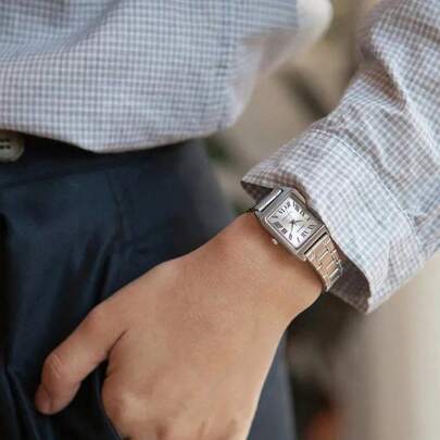 Casio ساعة كاسيو للنساء بتصميم مربع بعقارب الكوارتز LTP-V007D-7B، حالة معدنية رفيعة 7.5 مم، سوار من الفولاذ المقاوم للصدأ، عقارب بأرقام رومانية، مرآة زجاج معدني وإبزيم قابل للطي - ساعة فستان أنيقة عتيقة للاستخدام اليومي/المكتبي