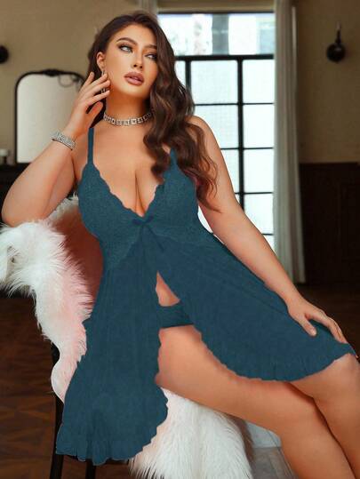 SHEIN مجموعة ملابس نوم نسائية مقاس كبير مكونة من 2 قطعة [فستان نوم + بنطلون] من الدانتيل والشبك المخرم، مثيرة