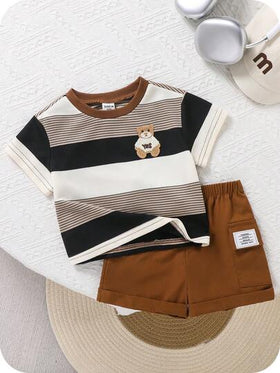 SHEIN مجموعة قميص كم قصير مخطط وشورت خصر مطاطي بني فاتح للأطفال الصغار 2 قطعة