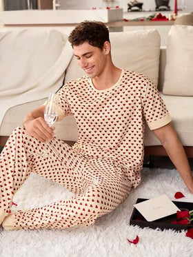 SHEIN بيجامة رجالية بياقة مستديرة وطباعة قلب بأكمام قصيرة وتصميم لوحات ملونة متباينة