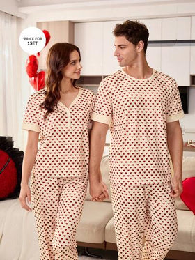 SHEIN بيجامة رجالية بياقة مستديرة وطباعة قلب بأكمام قصيرة وتصميم لوحات ملونة متباينة