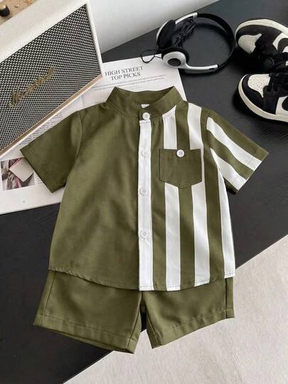 SHEIN Playful Pals بدلة صيفية للأطفال الصبيان تتكون من قميص أبيض بياقة عالية وأكمام قصيرة مع شورت كاجوال بسيط، مناسبة للعطلات والسفر والتجمعات والحفلات