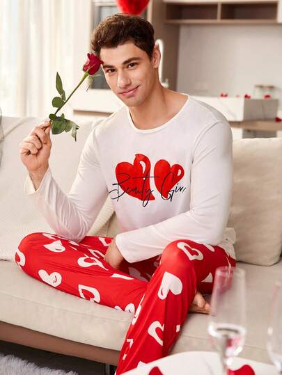 بيجامة رجالية طويلة الأكمام مطبوعة بقلوب عيد الحب، بتباين لوني