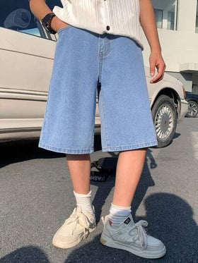 SHEIN شورت أولاد مراهقين بتصميم بسيط قاعدة زرقاء جينز رترو فضفاض مريح منعش مع جيب خلفي وتصميم رقعة صغيرة ذو ساق واسعة للأطفال، ملابس يومية للأولاد المراهقين وملابس ربيع إلى صيف للحفلات والملابس الشارعية