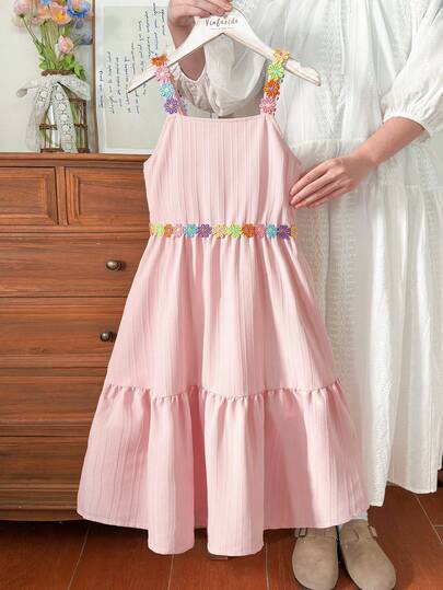 SHEIN Vintaside Kids فستان أميرة للبنات المراهقات، وردي اللون، نسيج مزخرف بنقشة زهرية على الحمالات، مناسب للعطلات الصيفية، لطيف وعملي