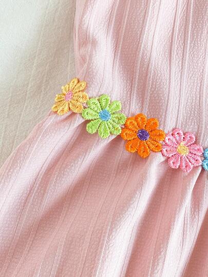 SHEIN Vintaside Kids فستان أميرة للبنات المراهقات، وردي اللون، نسيج مزخرف بنقشة زهرية على الحمالات، مناسب للعطلات الصيفية، لطيف وعملي