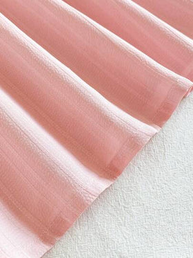 SHEIN Vintaside Kids فستان أميرة للبنات المراهقات، وردي اللون، نسيج مزخرف بنقشة زهرية على الحمالات، مناسب للعطلات الصيفية، لطيف وعملي