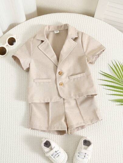 SHEIN مجموعة بدلة قصيرة الأكمام من البليزر والشورت للأطفال/الأولاد الرضع، بلون الخاكي، بدلة رسمية أنيقة مناسبة للمناسبات الخاصة كالأعياد والأعراس والمناسبات الدينية وحفلات استقبال المواليد، مناسبة للحضور كضيف أو طفل حامل الخاتم