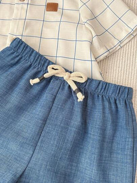 SHEIN طقم بلوزة قصيرة الأكمام بياقة منقوشة وشورت كاجوال أزرق للأطفال الصبية، طراز مدرسي كاجوال، مناسب للصيف، 2 قطعة