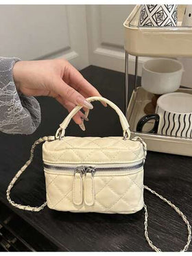 حقيبة يد نسائية ذات سلسلة تطريز، حقيبة كروس بودي، حقيبة مربعة صغيرة بطراز كوري بسيط، موضة ربيع 2026