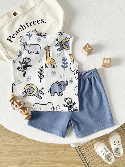 SHEIN Playful Pals طقم سترة بلا أكمام مطبوع بطبعة ديناصور كرتونية للأولاد والشورت الأخضر الأحادي اللون، طراز حيوي وجميل، مناسب للمغامرات الخارجية والارتداء المنزلي المريح وأوقات الحفلات السعيدة
