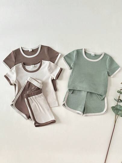 SHEIN 6 قطع/مجموعة بدلة أطفال ولادي كاجوال مكونة من ملابس علوية بأكمام قصيرة وشورت بتصميم ألوان متباينة، مناسبة للخارج والرياضة والاستخدام اليومي