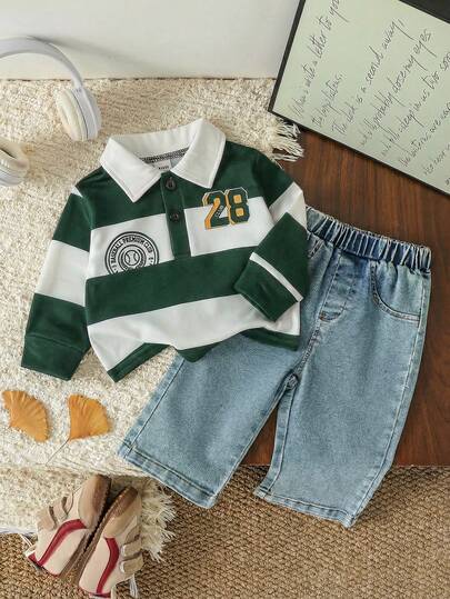 SHEIN Playful Pals مجموعة قميص بولو مخطط رياضي كاجوال وبنطلون جينز أزرق للأطفال الصبية، مع شارة وطباعة أرقام، مناسبة للارتداء مع جاكيت، للرياضة، المدرسة، العطلات، السفر، الشتاء