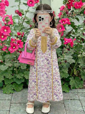 SHEIN فستان كاجوال عربي بأكمام طويلة للفتيات، بطبعات زهرية ولوحات ملونة، متواضع وفضفاض بياقة على شكل حرف V، مزين بتطريز زهري وشراريب، باللونين الوردي والبيج، مناسب للربيع والصيف والعطلات