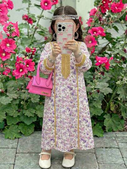 SHEIN فستان كاجوال عربي بأكمام طويلة للفتيات، بطبعات زهرية ولوحات ملونة، متواضع وفضفاض بياقة على شكل حرف V، مزين بتطريز زهري وشراريب، باللونين الوردي والبيج، مناسب للربيع والصيف والعطلات