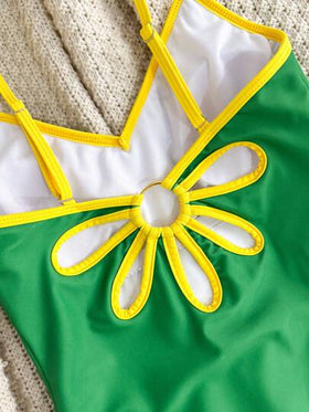 Swim SXY بدلة سباحة كاجوال للنساء موديل ربيع/صيف 2026 بطبعة علم وطني على الكتف وظهر مكشوف مناسبة للشاطئ والعطلات