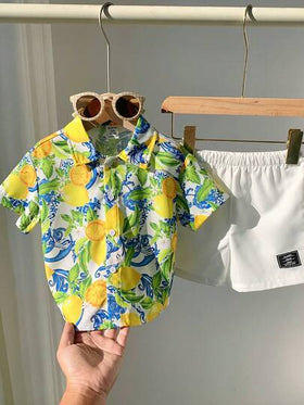 SHEIN مجموعة قميص وشورت للأطفال الصبيان 2 قطعة، قميص كاجوال بأكمام قصيرة وطباعة الليمون وشورت بخصر مطاطي، ملابس صيفية للعطلات