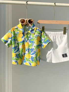 SHEIN مجموعة قميص وشورت للأطفال الصبيان 2 قطعة، قميص كاجوال بأكمام قصيرة وطباعة الليمون وشورت بخصر مطاطي، ملابس صيفية للعطلات