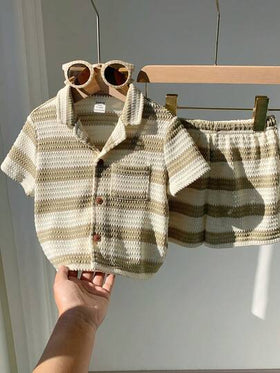 SHEIN مجموعة قميص بولو أكمام قصيرة مخطط وشورت للأطفال حديثي الولادة الجنسين، مناسبة للصيف والأنشطة اليومية، قطعتان