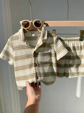 SHEIN مجموعة قميص بولو أكمام قصيرة مخطط وشورت للأطفال حديثي الولادة الجنسين، مناسبة للصيف والأنشطة اليومية، قطعتان