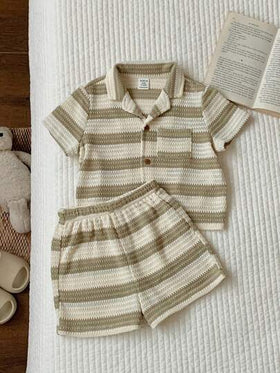 SHEIN مجموعة قميص بولو أكمام قصيرة مخطط وشورت للأطفال حديثي الولادة الجنسين، مناسبة للصيف والأنشطة اليومية، قطعتان