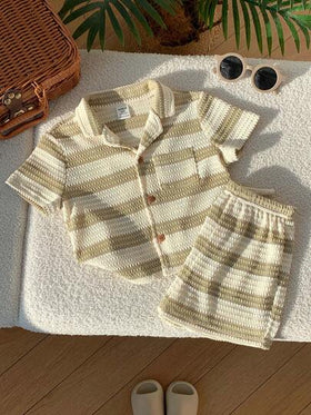 SHEIN مجموعة قميص بولو أكمام قصيرة مخطط وشورت للأطفال حديثي الولادة الجنسين، مناسبة للصيف والأنشطة اليومية، قطعتان