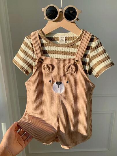 SHEIN مجموعة بنطلون قصير وقميص كاجوال للأطفال البنين/البنات بتصميم كرتوني مخطط، مناسبة للارتداء في الربيع والصيف للمنزل أو الخارج، قطعتان