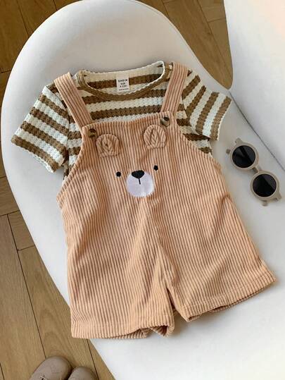 SHEIN مجموعة بنطلون قصير وقميص كاجوال للأطفال البنين/البنات بتصميم كرتوني مخطط، مناسبة للارتداء في الربيع والصيف للمنزل أو الخارج، قطعتان