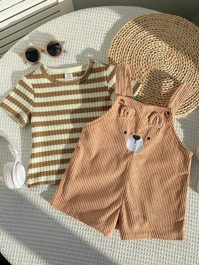 SHEIN مجموعة بنطلون قصير وقميص كاجوال للأطفال البنين/البنات بتصميم كرتوني مخطط، مناسبة للارتداء في الربيع والصيف للمنزل أو الخارج، قطعتان