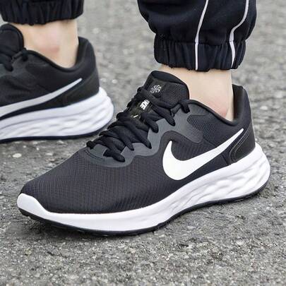 Nike حذاء نايك ريفولوشن 6 نيكست نيتشر منخفض أحادي الطبقة NN مريح متعدد الاستخدامات من الشبك المنسوج منخفض القمة للجري اليومي، وأبيض