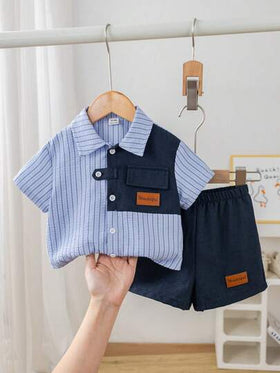 SHEIN مجموعة قميص وشورت فضفاض للأطفال الصبية 2 قطعة، بتصميم كوري كاجوال مخطط ومرقع، مناسب لحفلات عيد الميلاد والحفلات المسائية والأعراس وحفلات استقبال المواليد