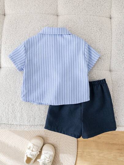 SHEIN مجموعة قميص وشورت فضفاض للأطفال الصبية 2 قطعة، بتصميم كوري كاجوال مخطط ومرقع، مناسب لحفلات عيد الميلاد والحفلات المسائية والأعراس وحفلات استقبال المواليد