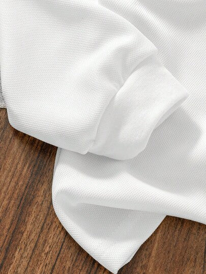 SHEIN ملابس كاجوال للأطفال الرضع ذكور/إناث، دافئة ومريحة للمواسم الأكثر برودة. تتميز بقميص كم طويل ذو سحاب نصفي وياقة، بتصميم بلوفر سهل الارتداء، مقترن مع بنطلون بخصر مرن. مناسب للمشي والأنشطة الخفيفة والتجمعات العائلية، مما يسمح لطفلك الصغير بالتألق بالب