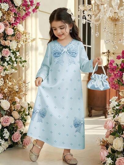 SHEIN فستان كفتان عربي أنيق وأنيق للبنات الصغيرات، بتصميم فيونكة وطراز اللؤلؤ باللون الأزرق الجليدي، مناسب للربيع والصيف اليومي والمناسبات والخروجات، بأكمام طويلة وطراز عربي أنيق وأنيق