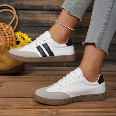 أحذية كانفاس بيضاء قابلة للتنفس بتصميم كاجوال مع ربطات دانتيل، متعددة الاستخدامات للتنقل اليومي بأسلوب كلية، مناسبة لجميع المواسم والأنشطة الخارجية مثل التزلج