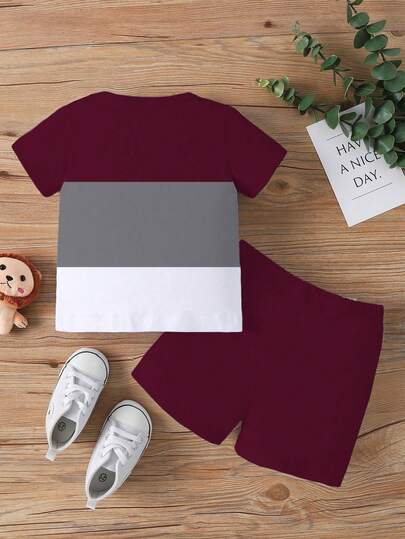 SHEIN Playful Pals مجموعة ملابس صبي رضيع 2 قطعة، تتكون من تي شيرت بأكمام قصيرة بياقة دائرية مطبوع عليه حرف "KING" وبنطال قصير بلون بوردو، طراز كاجوال شارع أنيق، مناسب للخروجات الصيفية