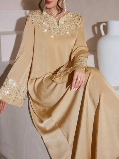 Al Najma رمضان فستان أنيق فضفاض بياقة على شكل حرف V مزين بالتطريز