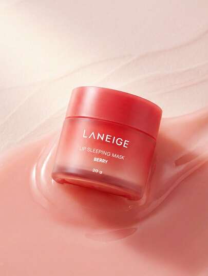Laneige 20 جرام قناع نوم للشفاه بعطر الخوخ، بصيغة التوت، عميق الترطيب، يصلح الشفاه الجافة والمتقشرة. يزيل بلطف تقشير الشفاه، يضيء لون الشفاه، ويترك الشفاه ناعمة وملساء وغير لزجة. مناسب للاستخدام ليلاً. | مستحضرات تجميل كورية ، مكياج كوري