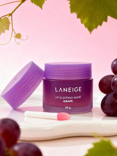 Laneige 20 جرام قناع نوم للشفاه (نكهة العنب)، مغذي ومرطب عميق ويعالج الشفاه الجافة والمتقشرة. يزيل بلطف تقشير الشفاه، ويضيء لون الشفاه، ويترك الشفاه ناعمة وملساء ومنعشة. مناسب للاستخدام في الليل. | مستحضرات تجميل كورية ، مكياج كوري
