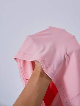 SHEIN مجموعة مكونة من قطعتين للفتيات المراهقات تتميز بتصميم كاجوال وعملي وأنيق، تتكون من تي شيرت مطبوع عليه أرقام وكلمات إنجليزية مع شرائط عاكسة، وبنطلون فضفاض. مناسب للمشي والتسوق والخروجات المدرسية والملابس اليومية. يمكن ارتداؤه مع جاكيت أو سترة.