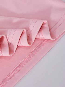 SHEIN مجموعة مكونة من قطعتين للفتيات المراهقات تتميز بتصميم كاجوال وعملي وأنيق، تتكون من تي شيرت مطبوع عليه أرقام وكلمات إنجليزية مع شرائط عاكسة، وبنطلون فضفاض. مناسب للمشي والتسوق والخروجات المدرسية والملابس اليومية. يمكن ارتداؤه مع جاكيت أو سترة.