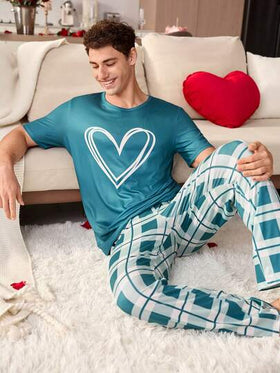 Manfinity بيجامة قصيرة الأكمام بطبعة مربعات قلبية للرجال