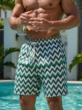 Manfinity Swimmode شورت كاجوال بخصر مطاطي مزين بطبعة الموجات والخطوط للرجال، مناسب للشاطئ