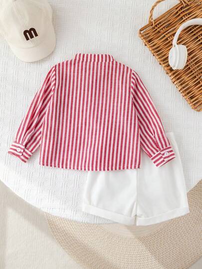 SHEIN قطعتان ملابس للأطفال الصبيان للربيع/الصيف، قميص كاجوال بياقة مخططة بأكمام طويلة وبدلة أبيض بأكمام قصيرة، مناسبة لحفلات عيد الميلاد والحفلات المسائية والأعراس وحفلات استقبال المولود الجديد وعيد الميلاد الأول