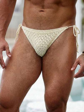 Manfinity Swimmode سراويل سباحة مثلثة للرجال بتصميم كاجوال مفرغة، سراويل سباحة بخصر مطاطي مزخرفة بالكروشيه للشاطئ والعطلات، بدلات سباحة رجالية، هدايا عيد الحب للرجال