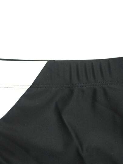 Manfinity Swimmode سراويل السباحة المثلثة ذات الألوان المتباينة للرجال للشاطئ والحمام