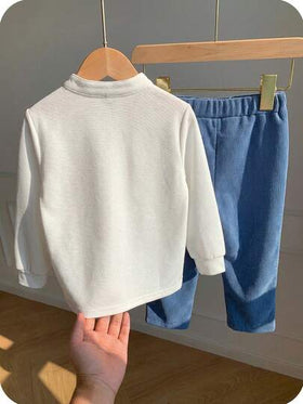 SHEIN مجموعة ملابس طفل ولد مكونة من 2 قطعة: قميص بولو بأكمام طويلة بنقشة أرجايل جميلة وبنطال أزرق مع حزام، ملابس أطفال ولد