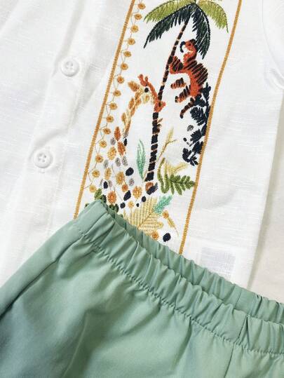 SHEIN مجموعة ملابس علوية وشورت كاجوال بطبعة حيوانات للأولاد الصغار، صيفي 2 قطعة